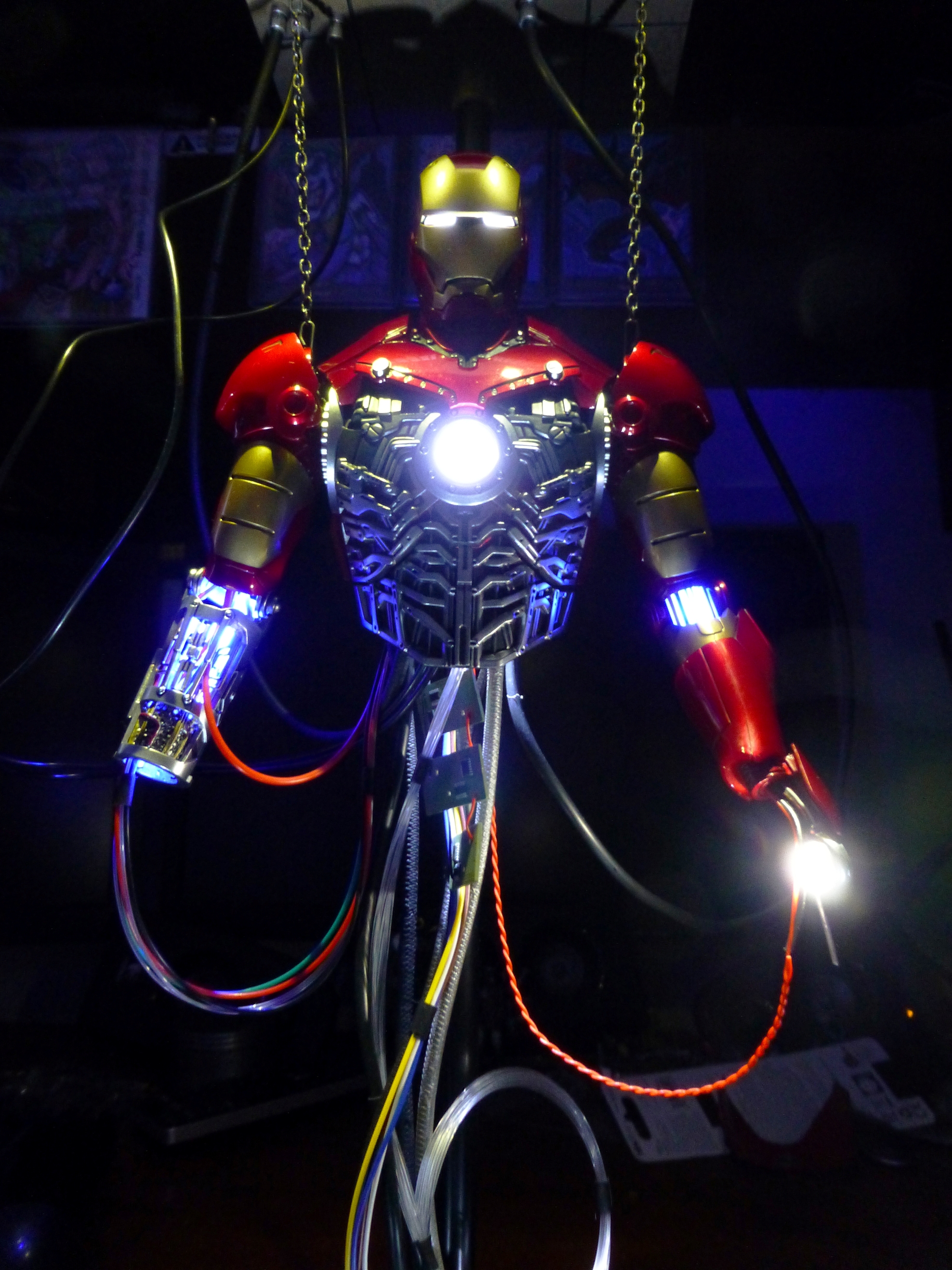 [Hot Toys] Iron Man: Mark 3 - Construction Version Diorama - 1/6 scale Attachment