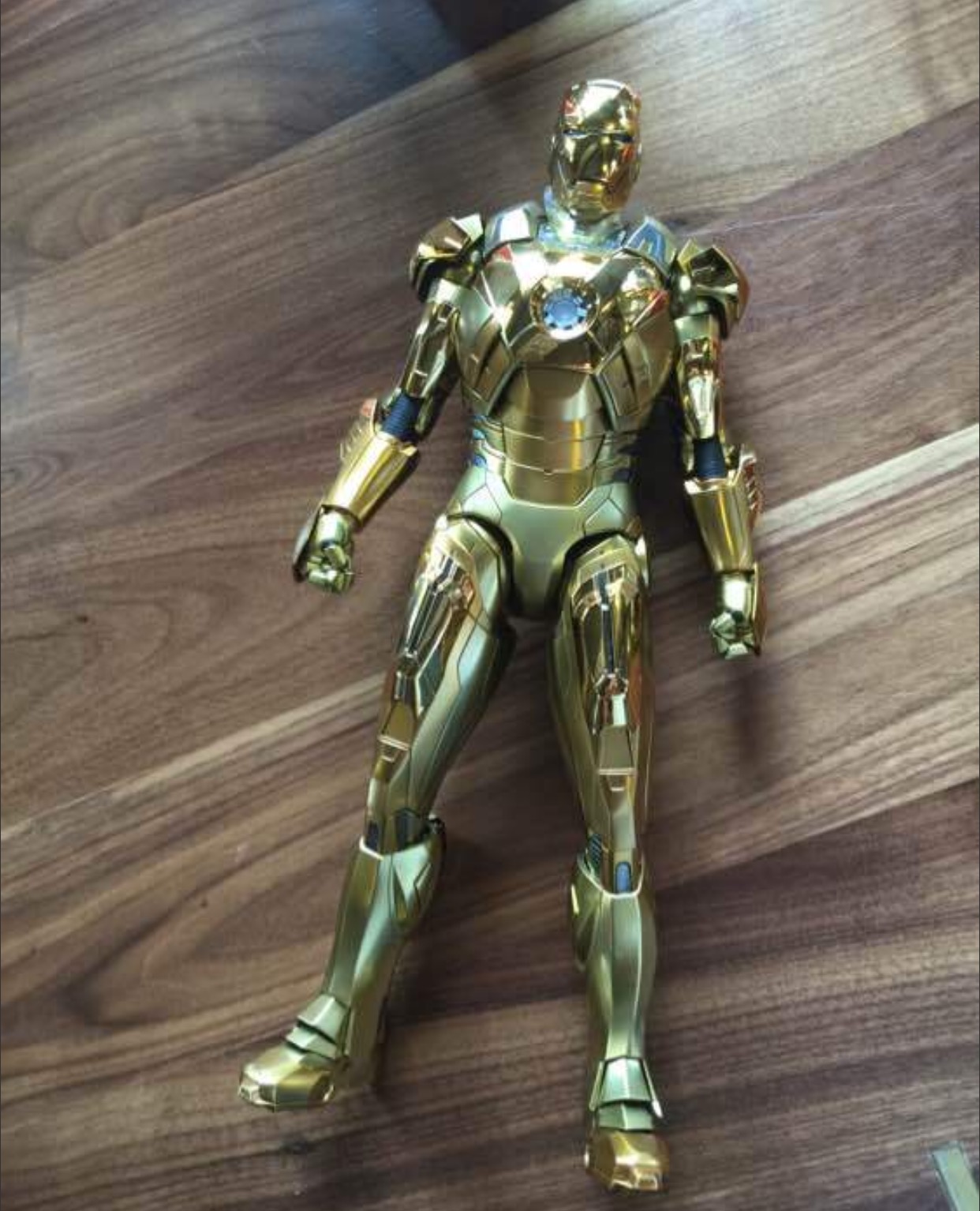 [Hot Toys] Iron Man 3: MIDAS Mark 21 (Electroplated Ver.) Collectible Figure Attachment