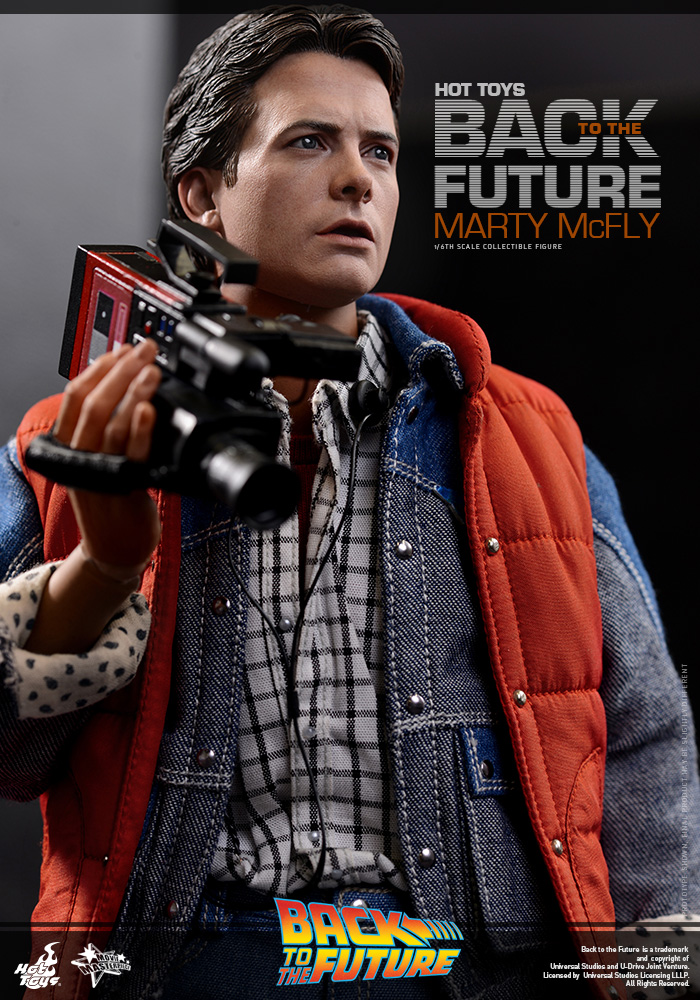 http://www.sideshowcollectors.com/images/Hot%20Toys%20-%20Back%20to%20the%20Future%20-%20Marty%20McFly%20Collectible_PR12.jpg