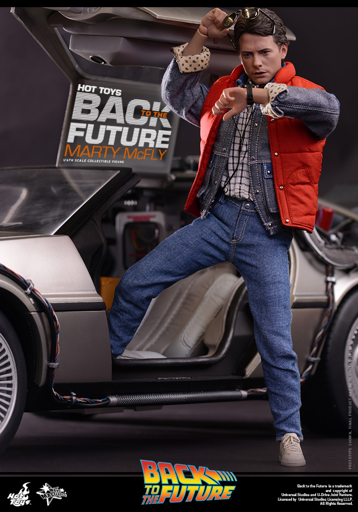 http://www.sideshowcollectors.com/images/Hot%20Toys%20-%20Back%20to%20the%20Future%20-%20Marty%20McFly%20Collectible_PR2.jpg