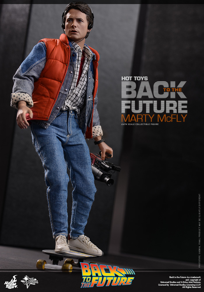 http://www.sideshowcollectors.com/images/Hot%20Toys%20-%20Back%20to%20the%20Future%20-%20Marty%20McFly%20Collectible_PR3.jpg